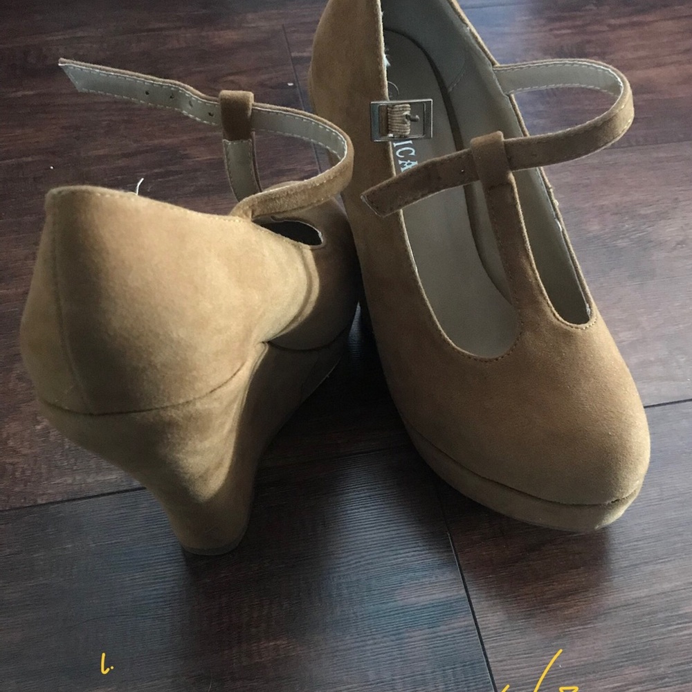 Shoes - Picture 2 of 8